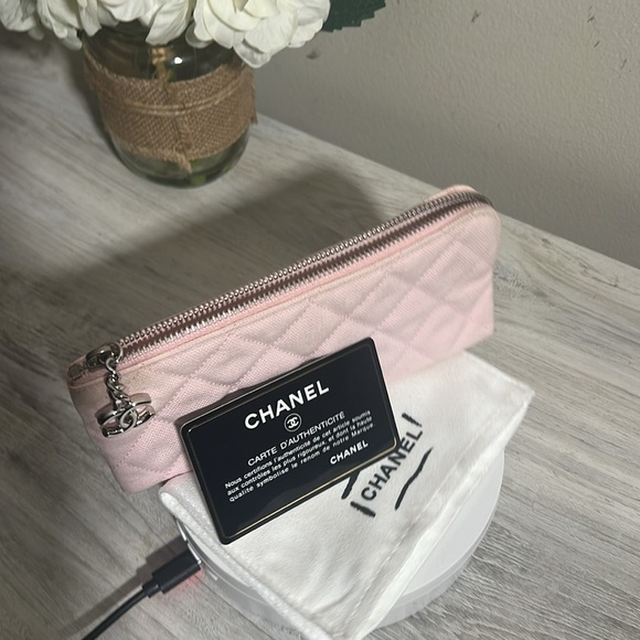 AUTHENTIC CHANEL PINK CLOTH MAKE UP BAG RARE Collectable piece Year - Picture 6 of 13